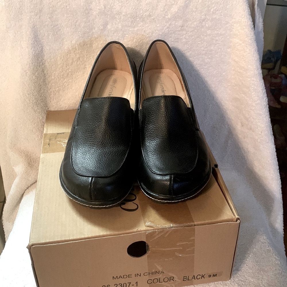 Comfort-view shoes for women black size 9 , great condition.